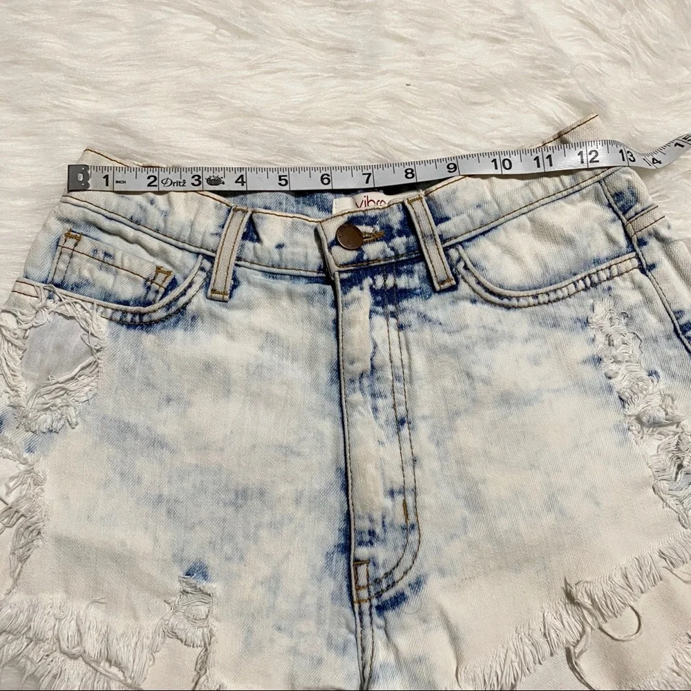 Distressed Booty Jean Shorts - Picture 3 of 7